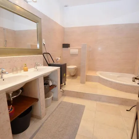 Apartamento Waterside Cove Oasis - One Bedroom With Sea View *