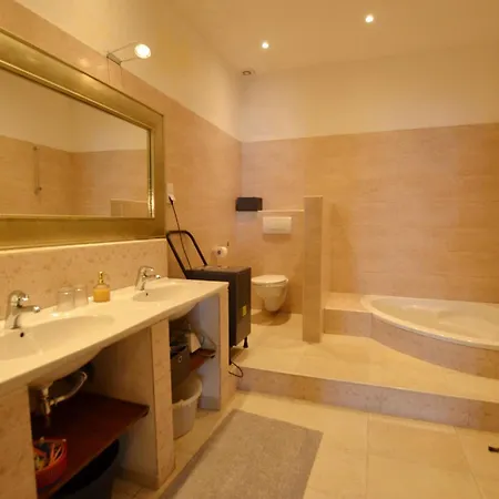 Apartamento Waterside Cove Oasis - One Bedroom With Sea View *